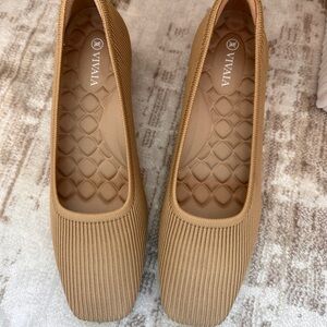 Stylish Tan Knit Heels